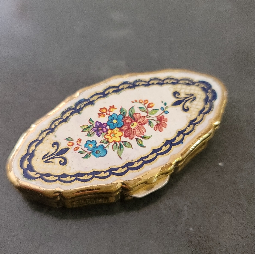 Vintage Stratton Floral Pill/Solid Purfume Case